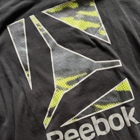 4 Reebok Tops - Picture 2 of 5